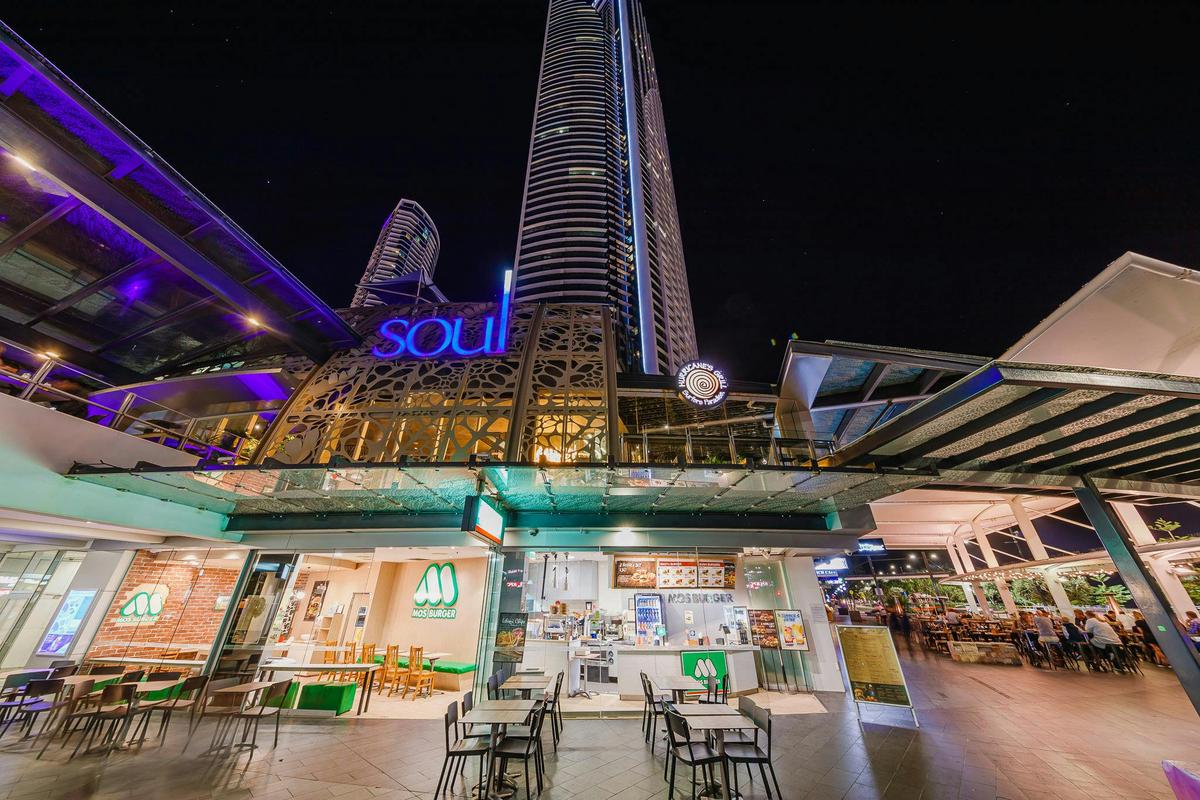Soul Boardwalk has good food, great vibes and open late!