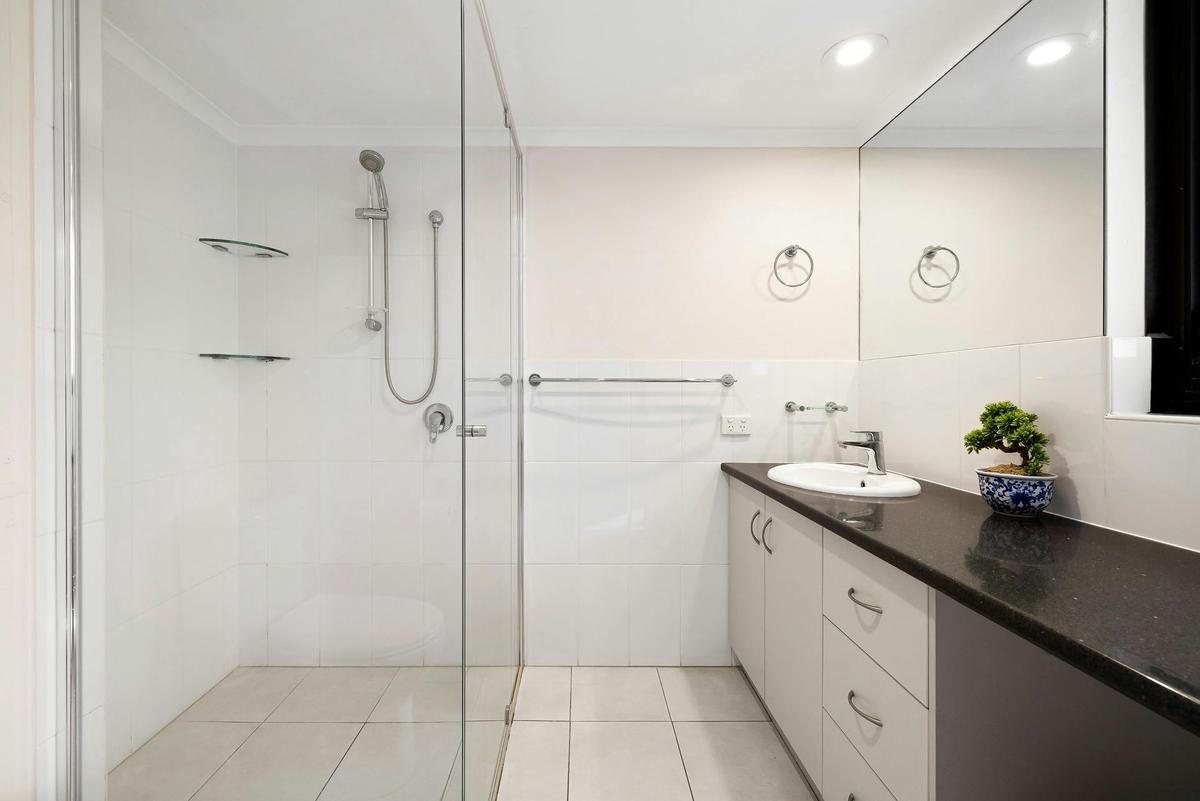 2 Bedroom Apartment with Ocean View - Floors 1-5