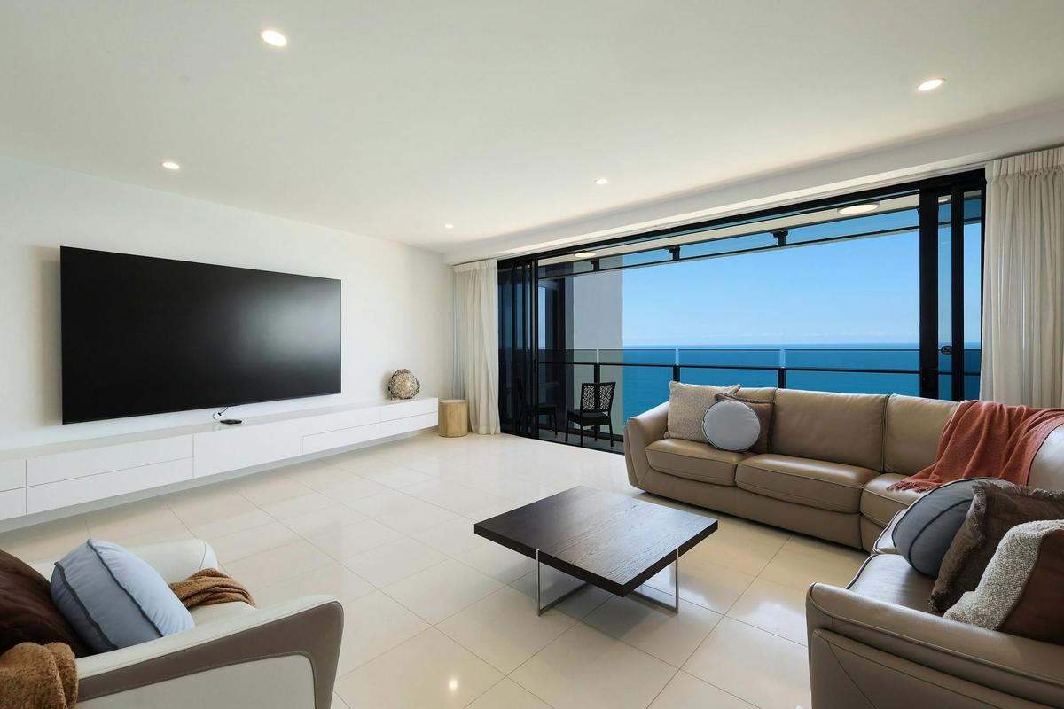 Second lounge room on the 2nd floor with ocean views - Gold Coast Holidays - Soul Peppers
