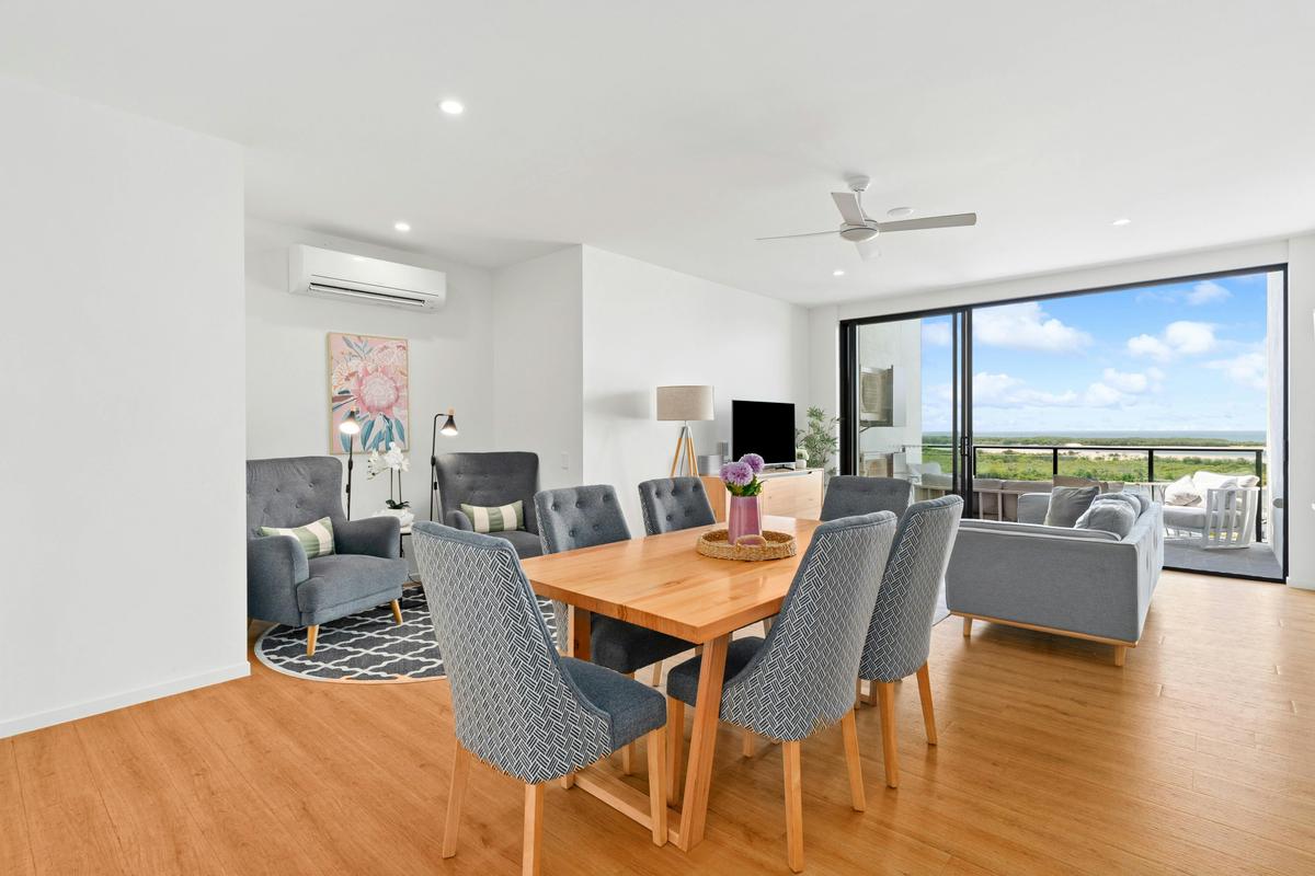 Rhythm On Beach Apartment Dining & Lounge