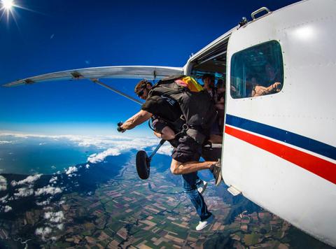 Skydive Cairns up to 15,000ft Tandem Skydive
