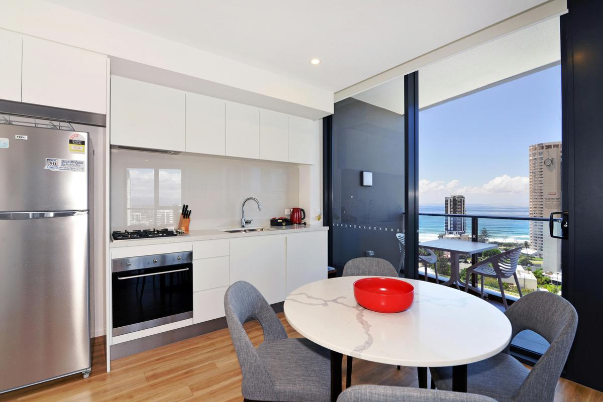 1 Bedroom Ocean View Apartment - Kitchen & Dining Area