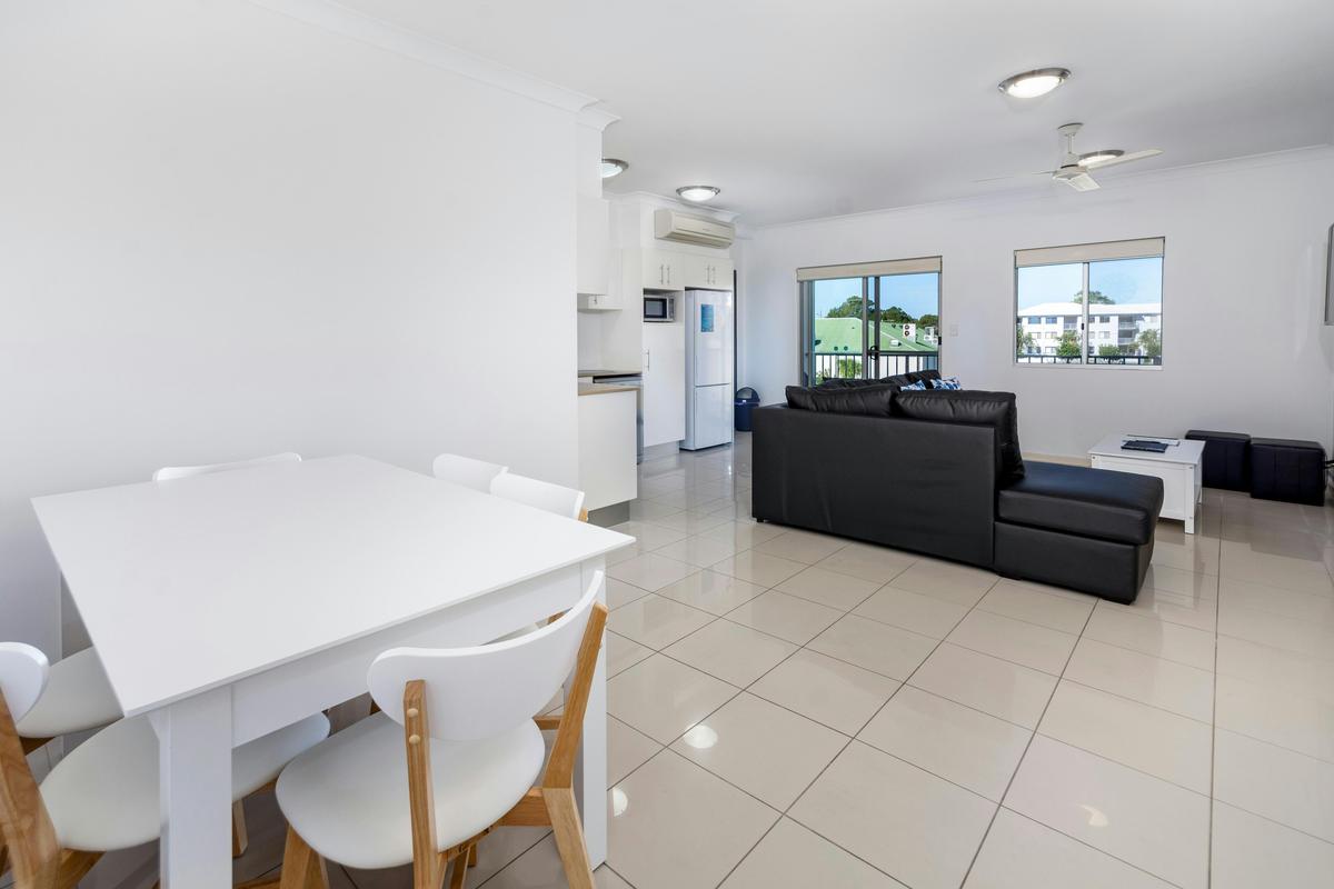Dining and lounge area