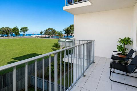 Stylish Unit With Water Views