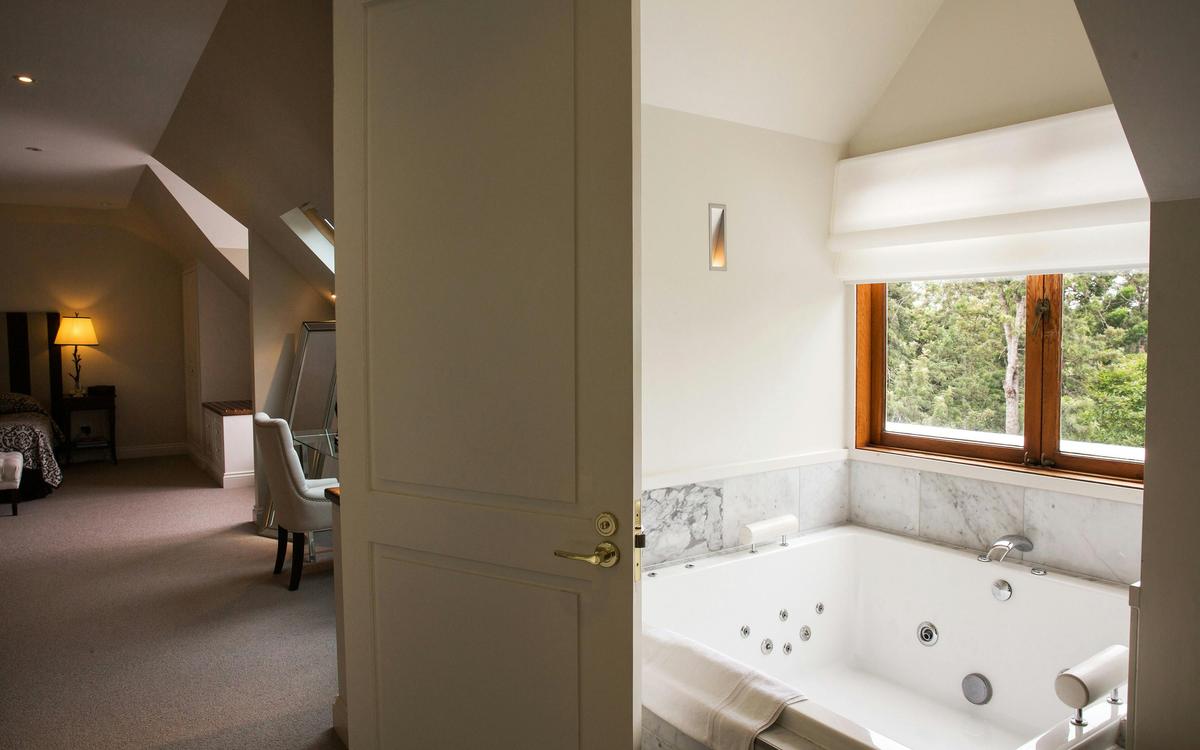Luxury Spa Suite