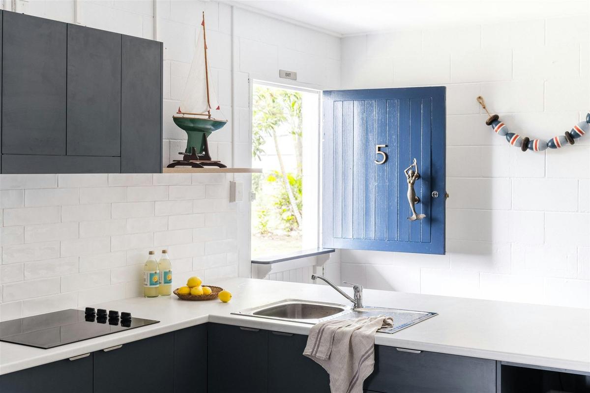 Two-room corner unit
