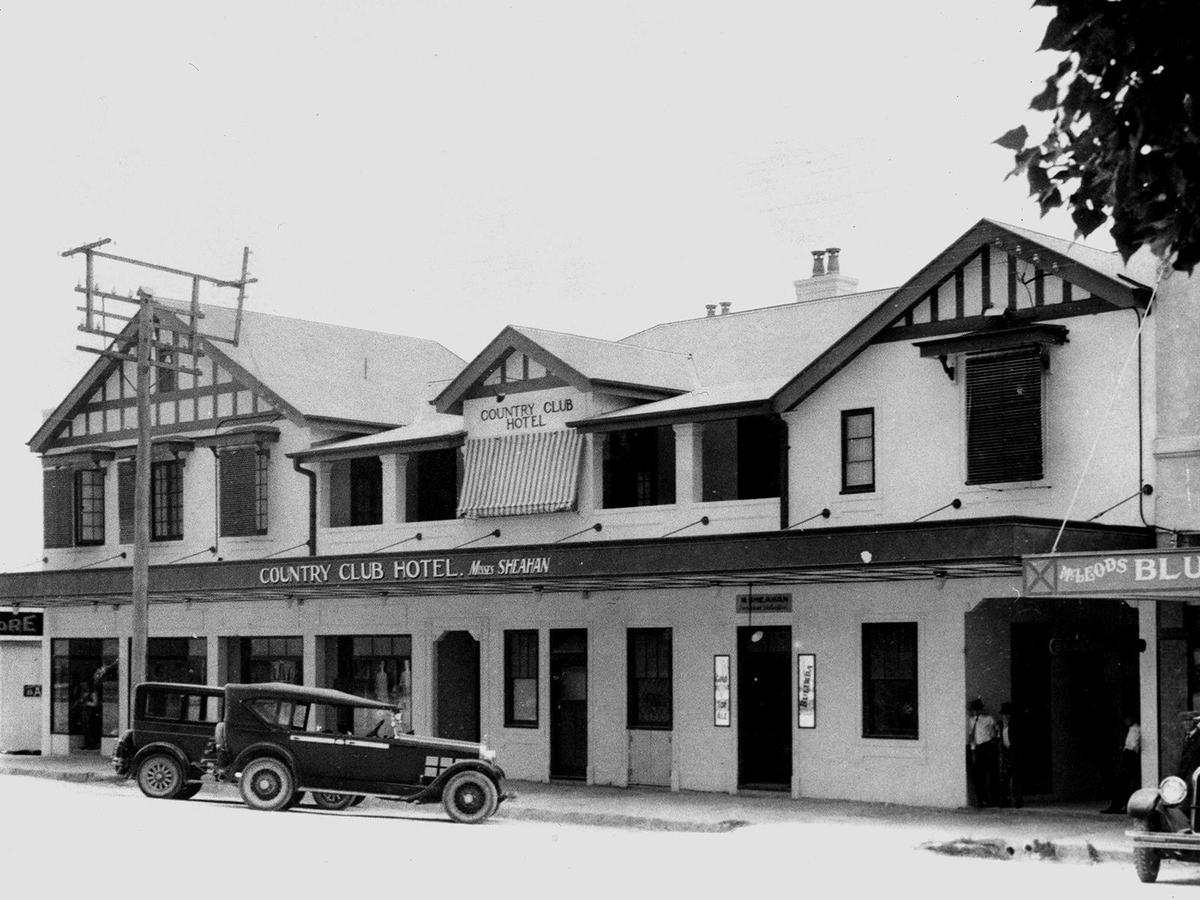Country Club Hotel