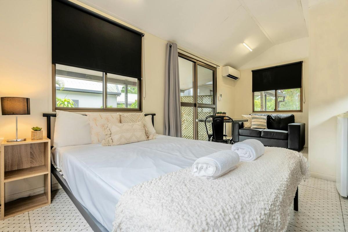 Budget Coconut Cabin - Shared Bathroom