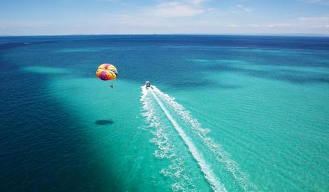 Tangalooma Parasail