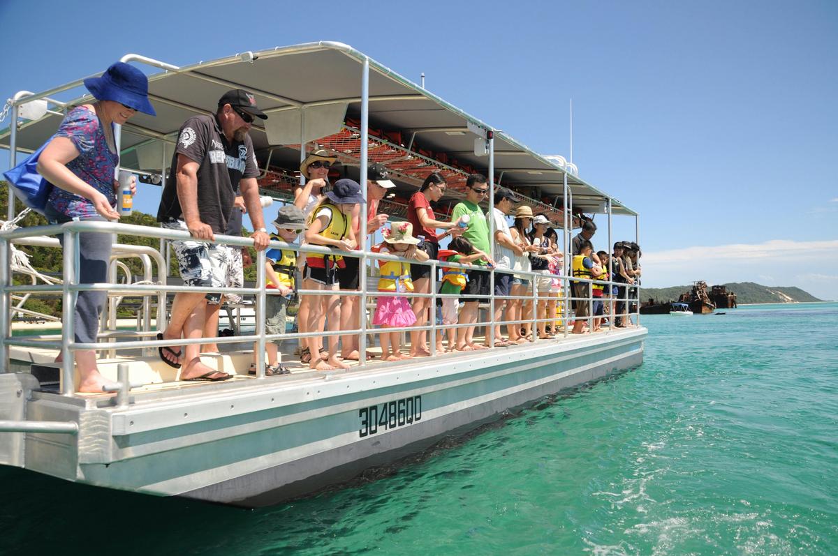 Tangatours - Moreton Island