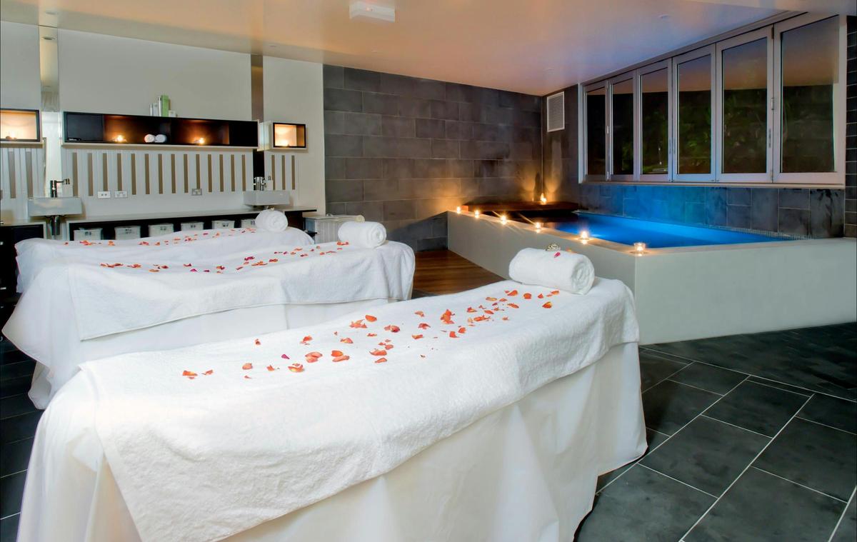 Private floatation pool suite ~ looks out onto Noosa National Park
