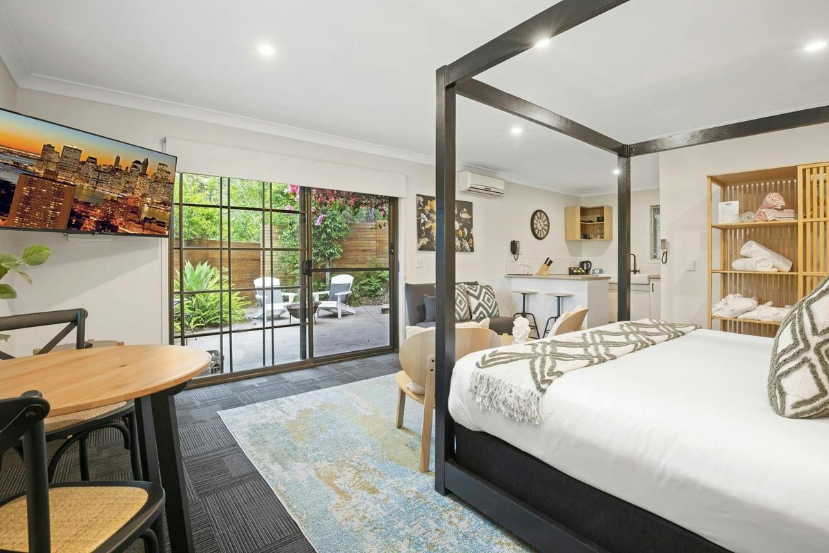 Courtyard Spa Room