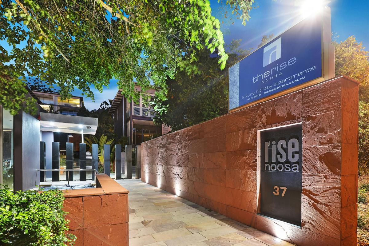 Noosa Drive entrance