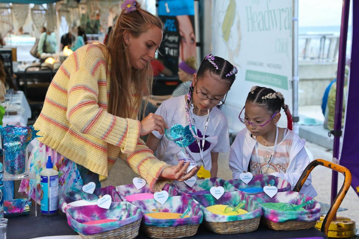 Arts & craft at Surfer's Paradise Markets