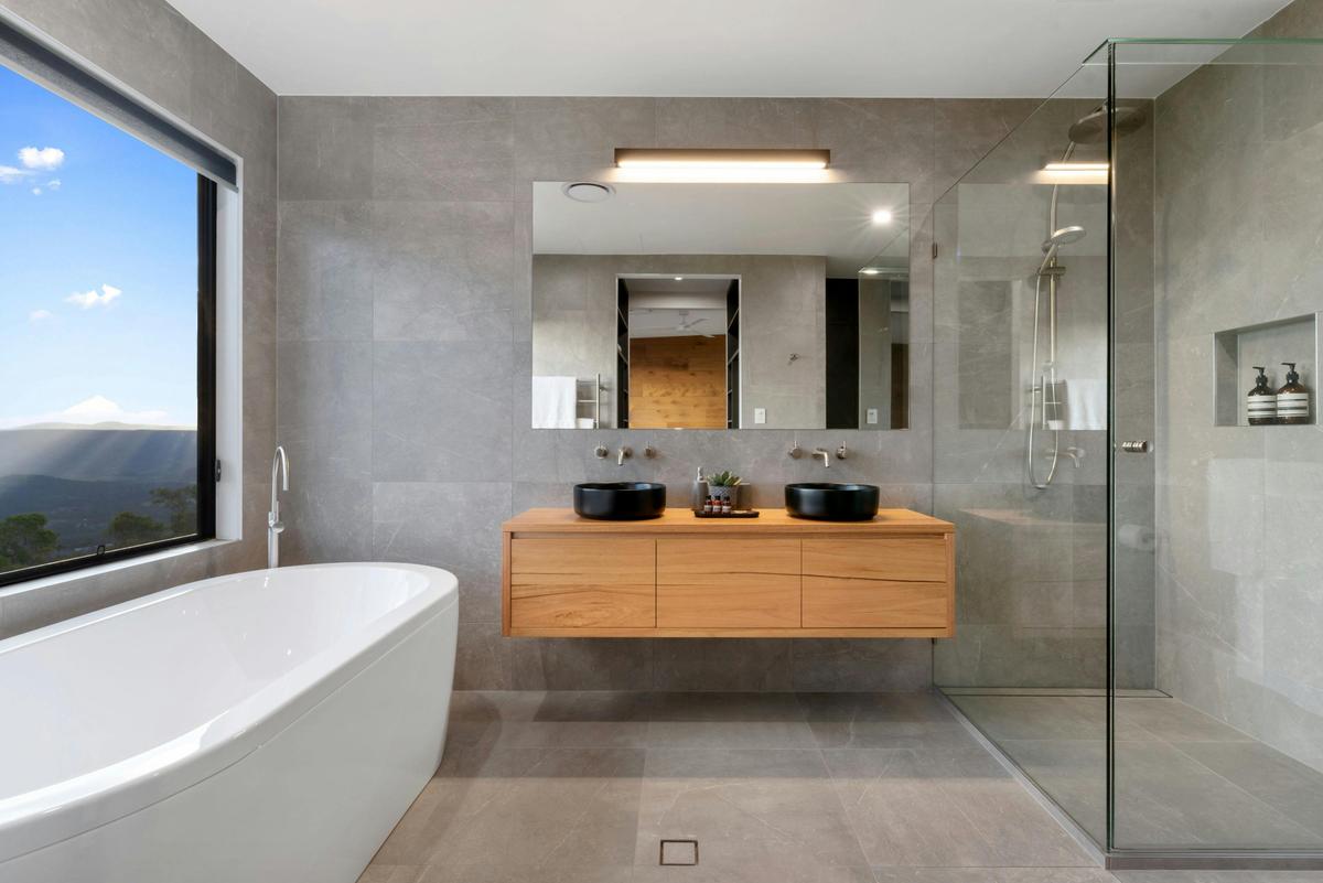The Ridge at Maleny 3 bedroom Executive Bathroom