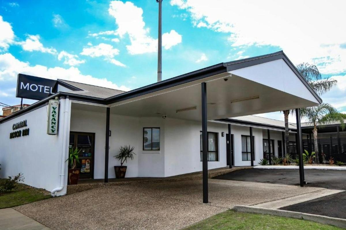 The Club Motor Inn