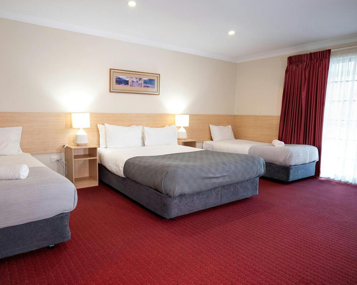 Motel Room at the Ballandean Pub and Motel