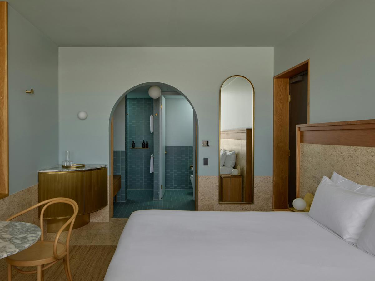 Essential Room King