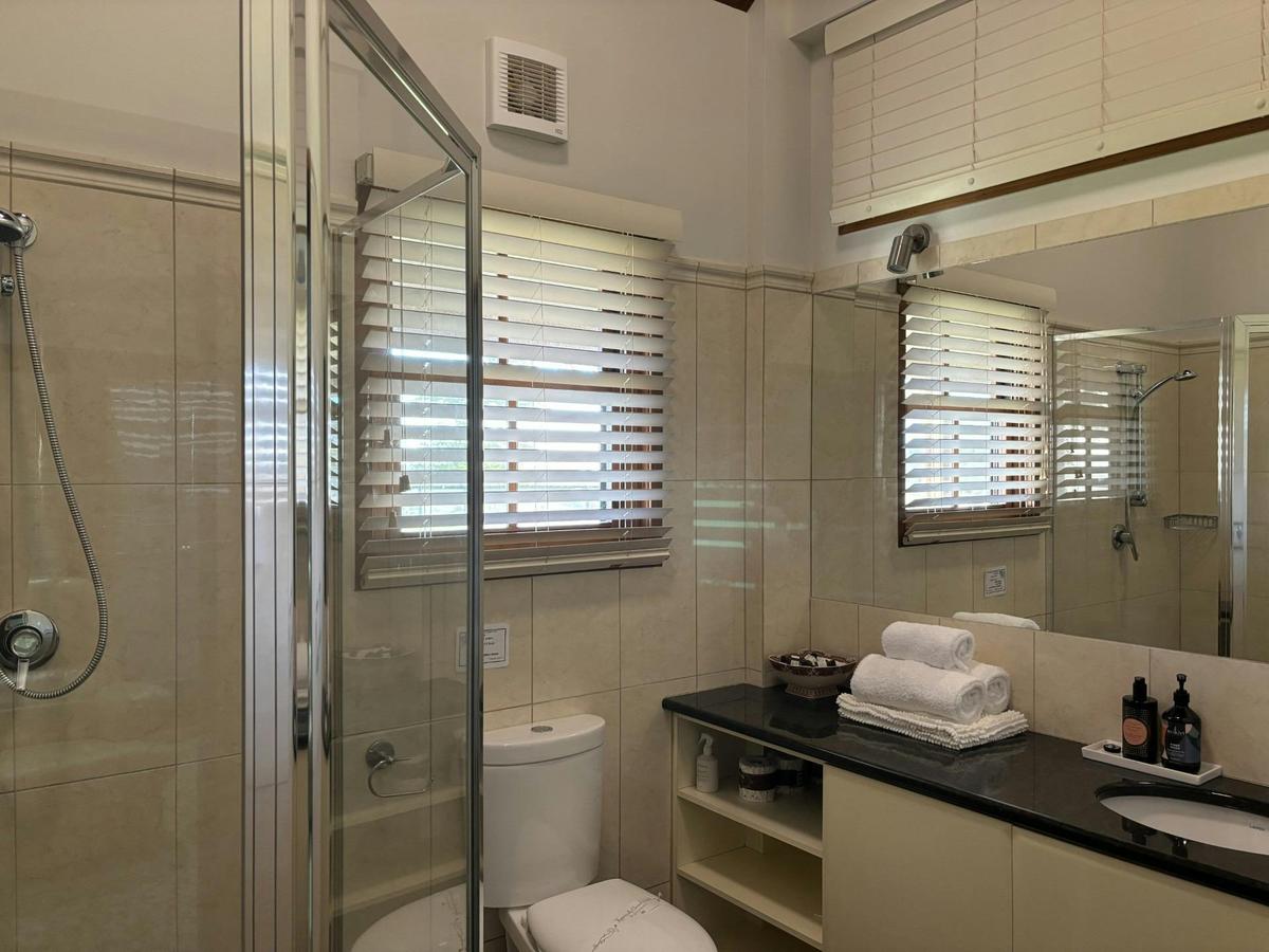 Ensuite - Silky Oak Room
