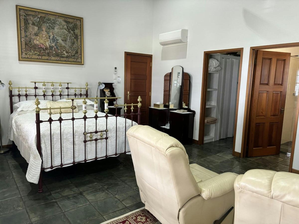 Silky Oak Room - Ensuited