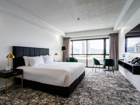 Superior King Room with Views