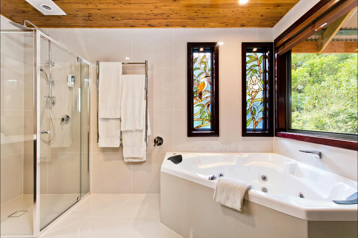Luxury Rainforest Spa and Stream Chalet