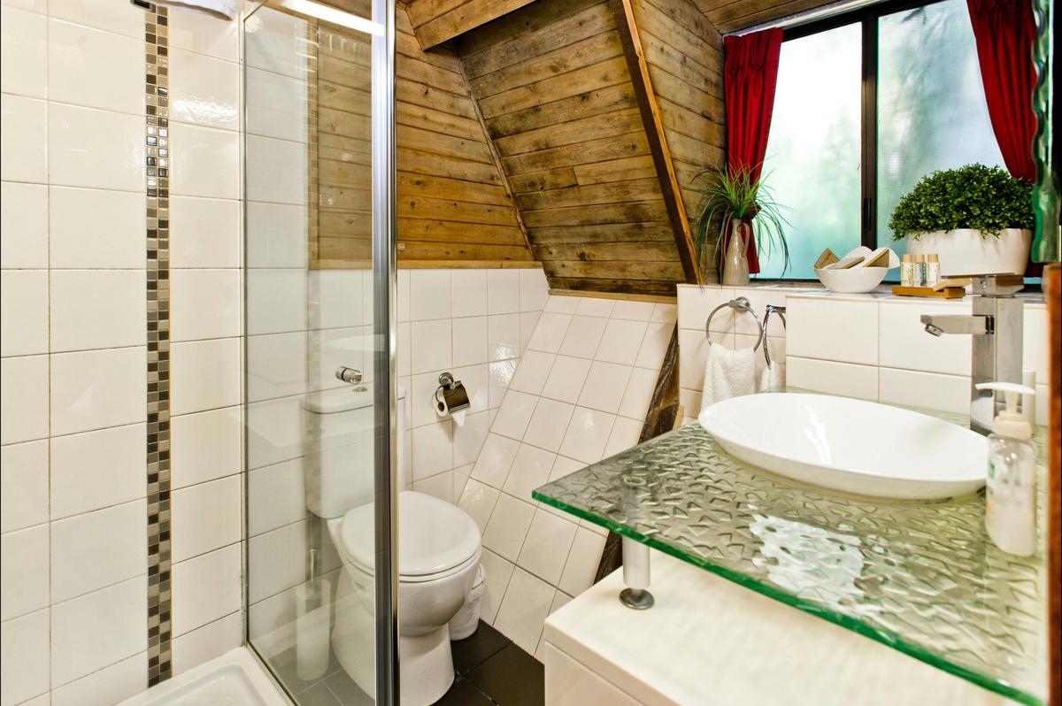 Rainforest Spa and Stream Chalet