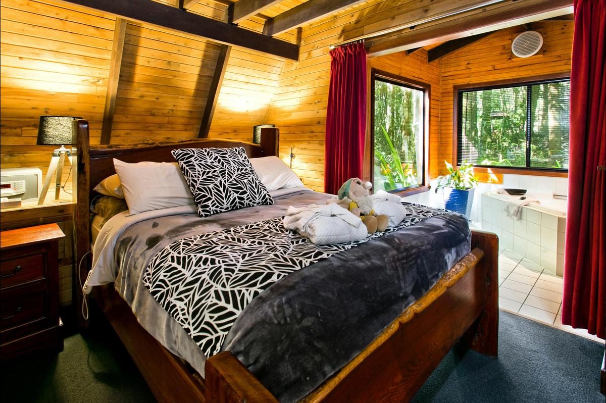 Rainforest Spa and Stream Chalet