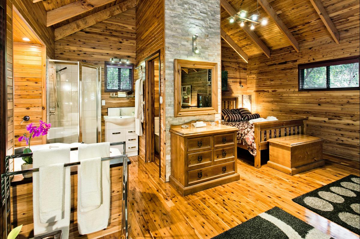Luxury Rainforest Spa and Stream Chalet