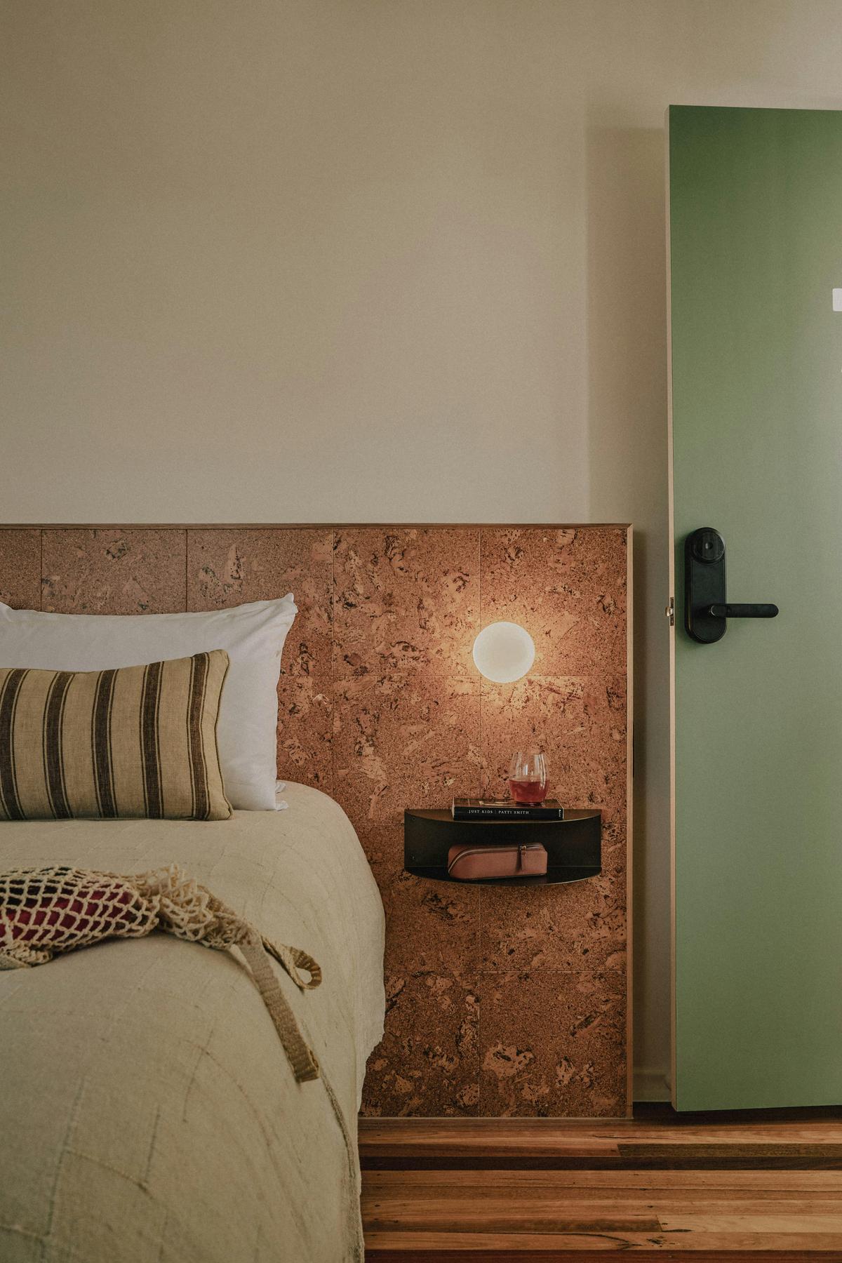 Room - Luxury Queen Bed