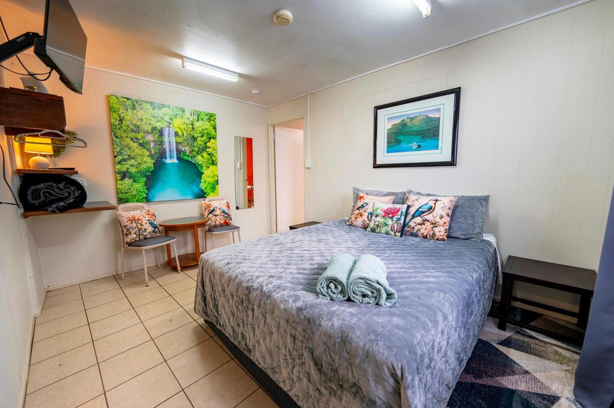 Tolga Caravan Park Cabin 2 bedroom