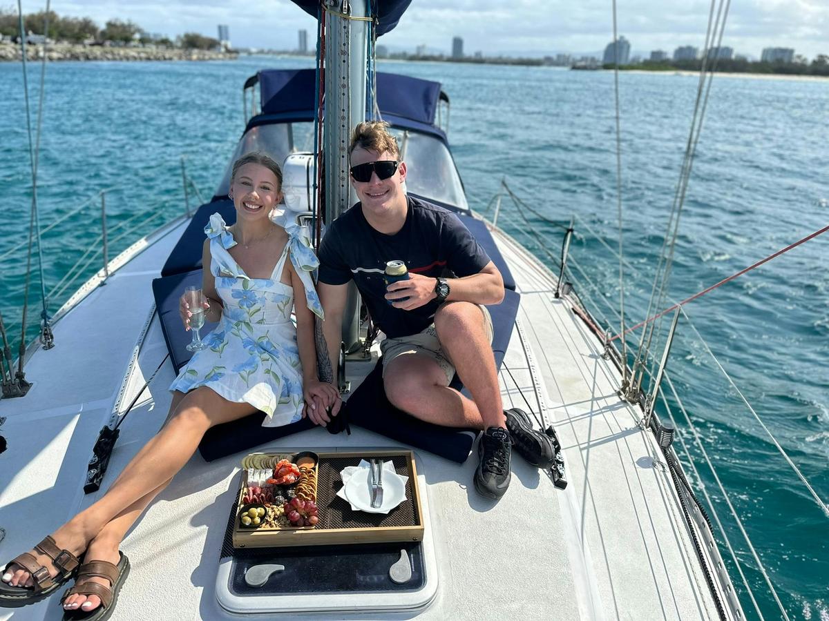 Midday Sailing Cruise includings Drinks & Food