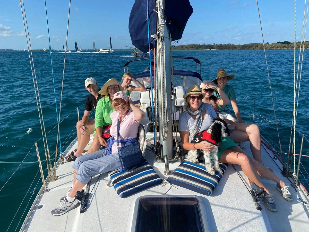 Morning Sailing Cruise with croissants & bubbles