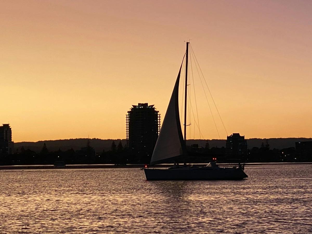 Sunset Sailing Cruise with Nibbles & Bubbles
