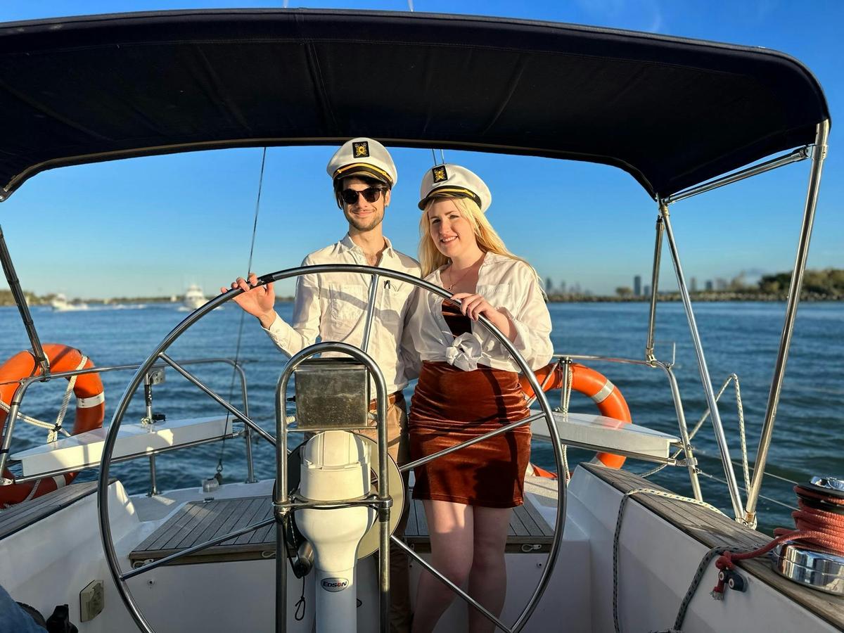 Morning Sailing Cruise with croissants & bubbles