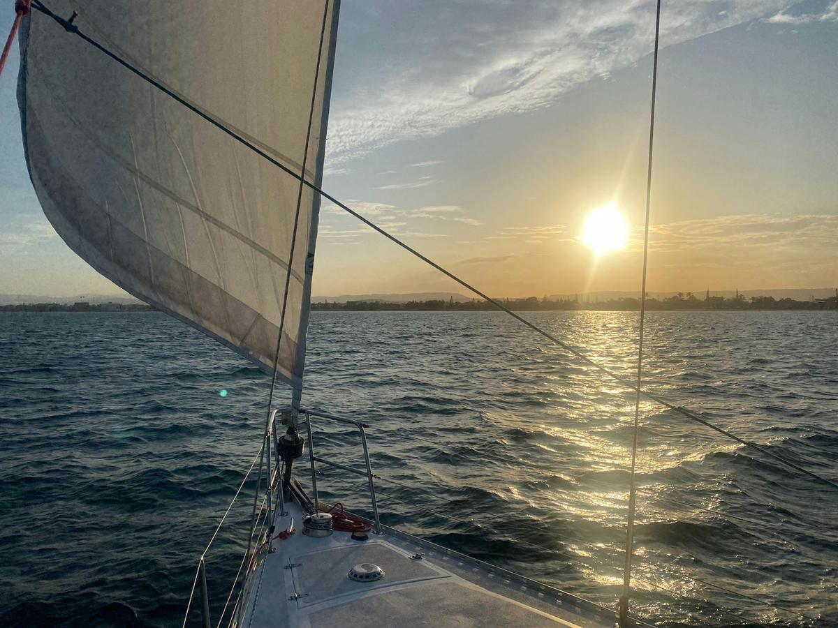 Sunset Sailing Cruise with Nibbles & Bubbles