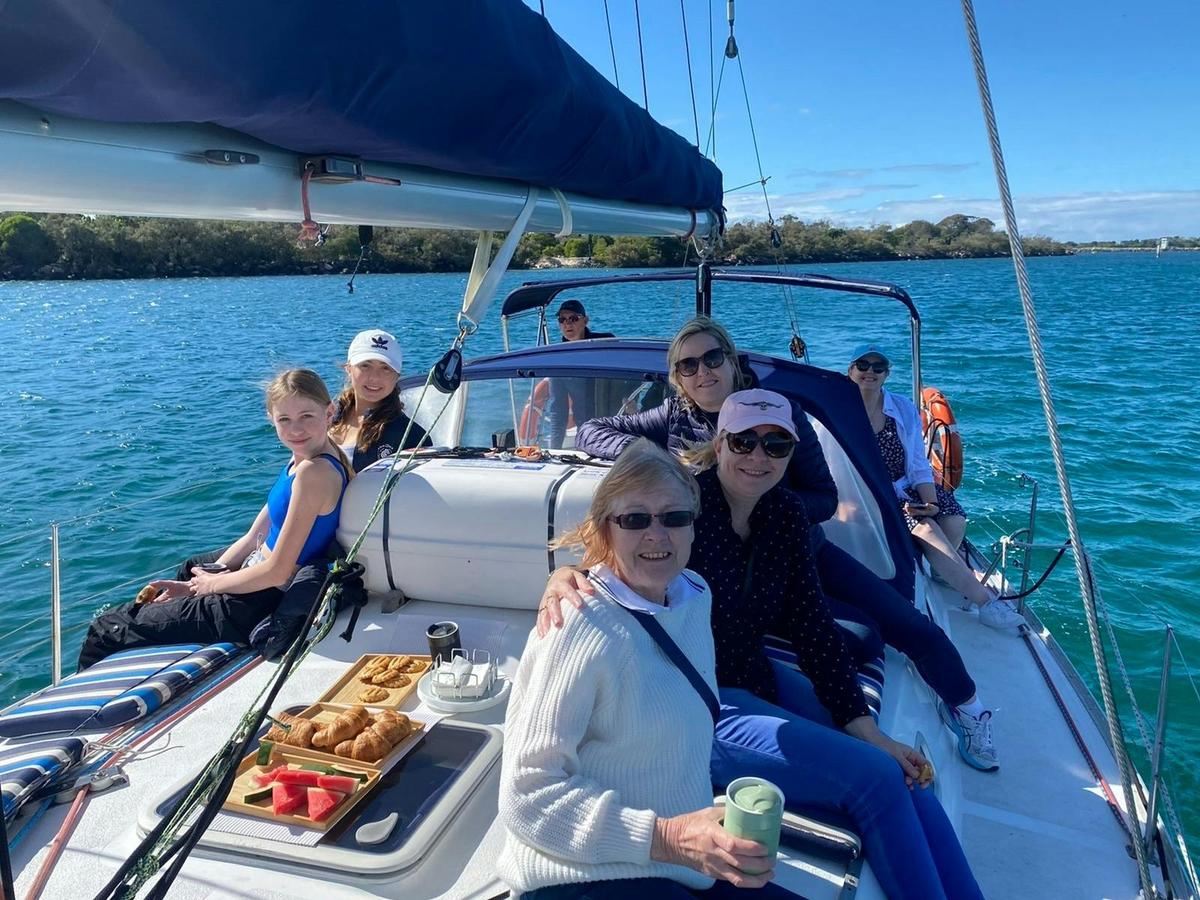 Morning Sailing Cruise with croissants & bubbles