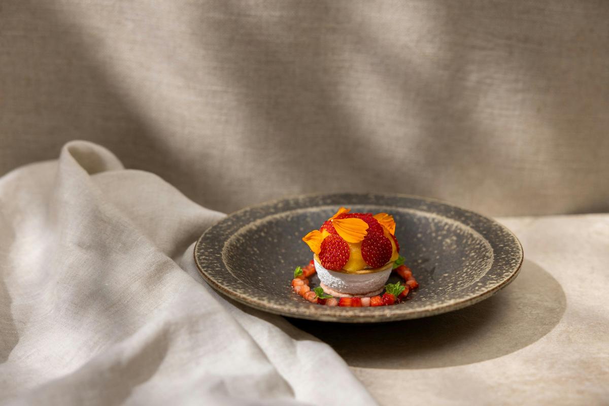 Strawberry Gum, Berries, Elderflower, Strawberry Sorbet