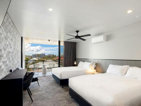 Queen Superior Room