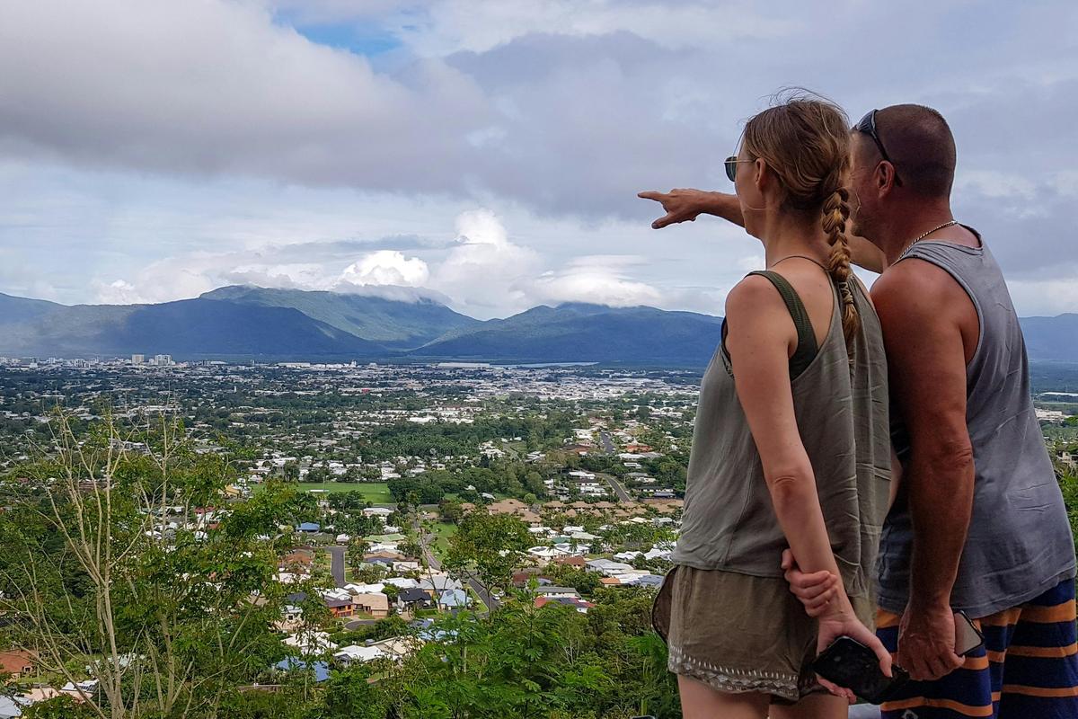 Cairns City Sights & Dinner Cruise