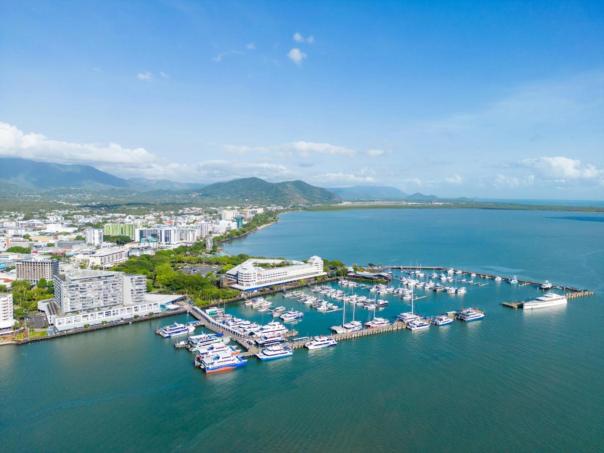 Cairns City Sights & Surrounds