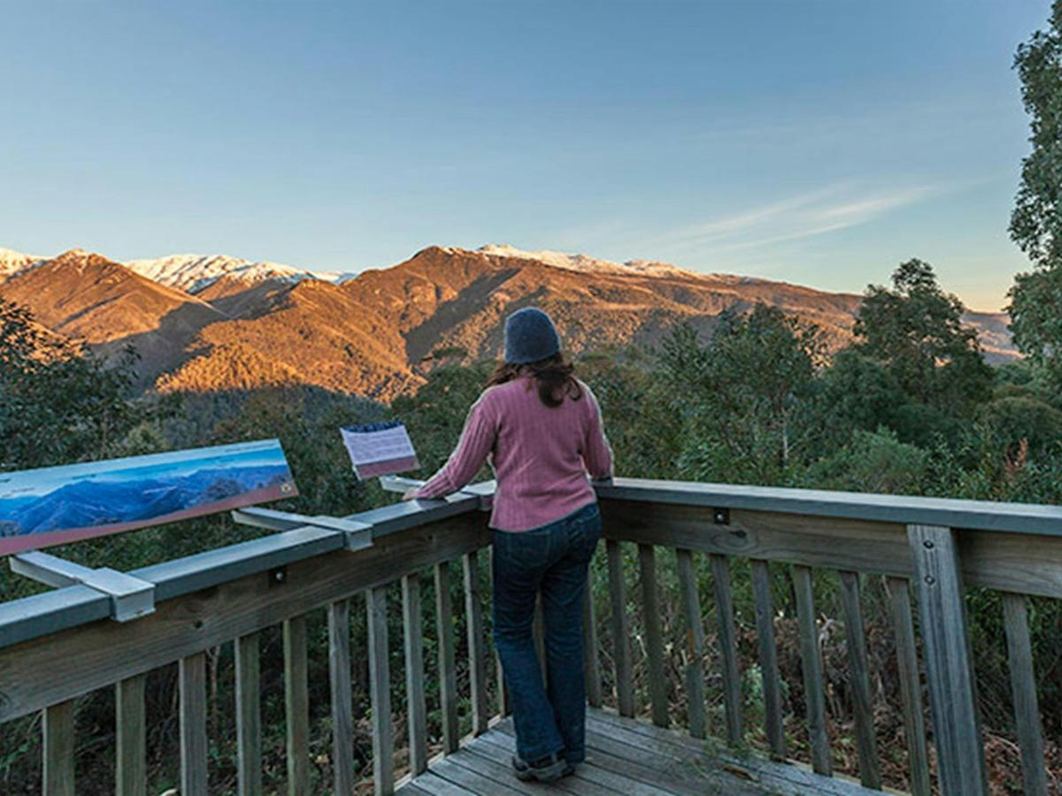 Olsens lookout, Kosciuszko National Park. Photo: Murray Vanderveer © OEH