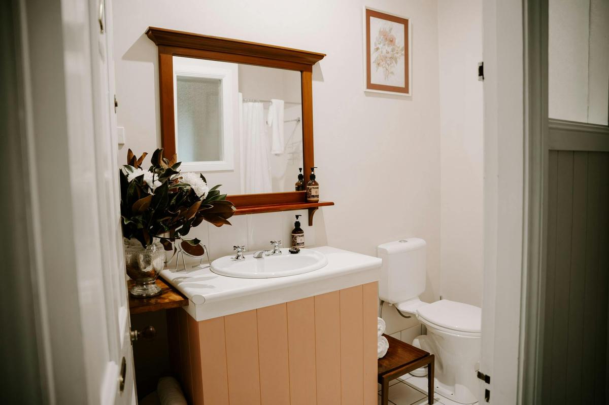 Classic Room 4 (separate private bathroom)