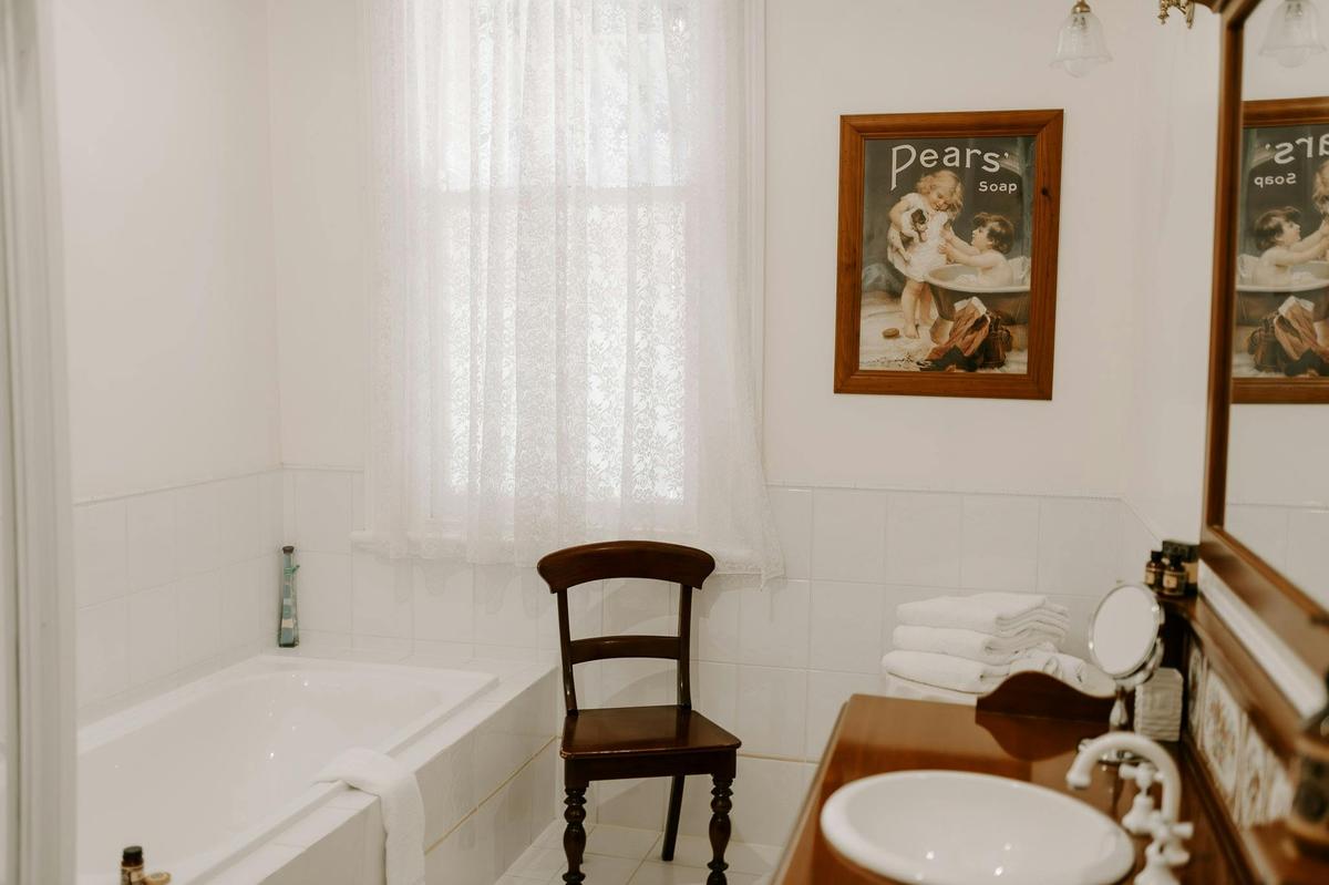 Room 1 and 2 Victorian (separate bathroom down the hallway)