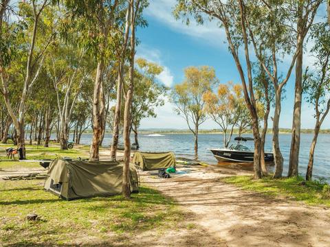 Washpool Reserve Camping Area at Lake Leslie