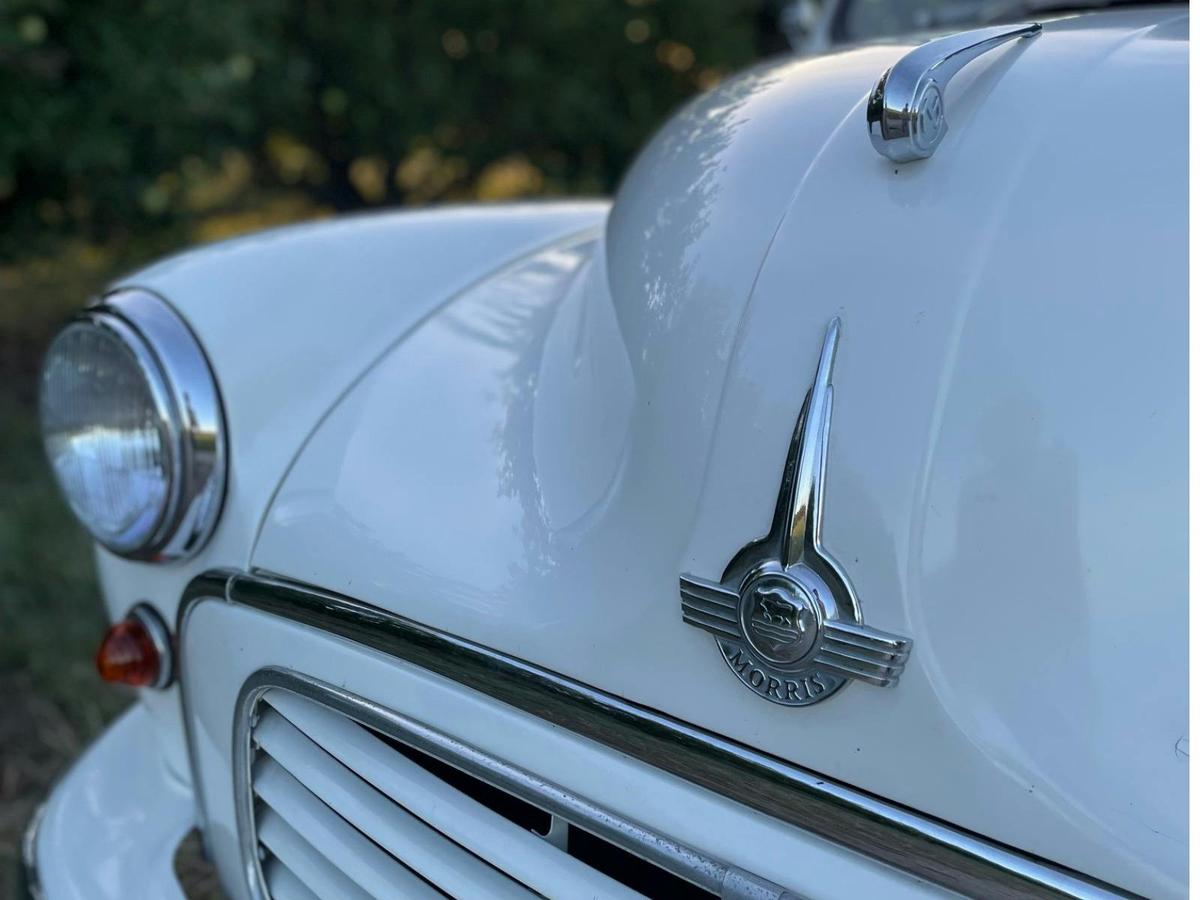 Vintage Tours - Morris Minor 1000 front end