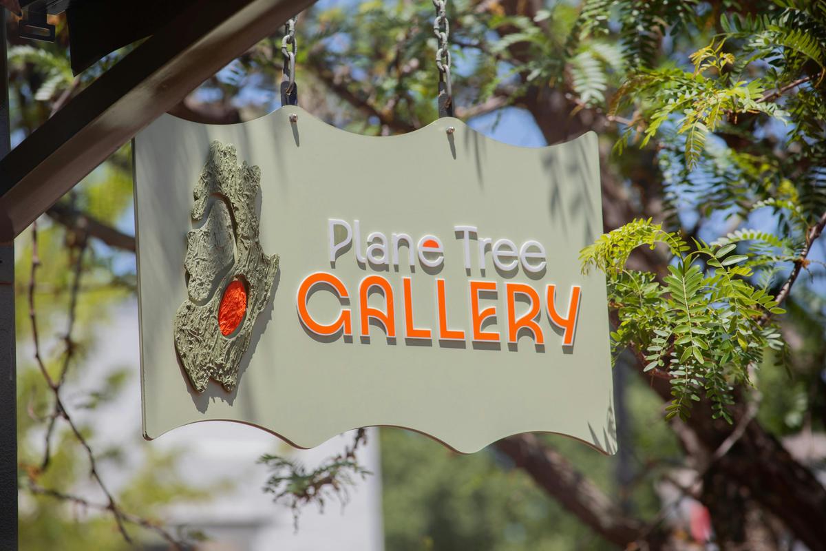 Gallery swing sign