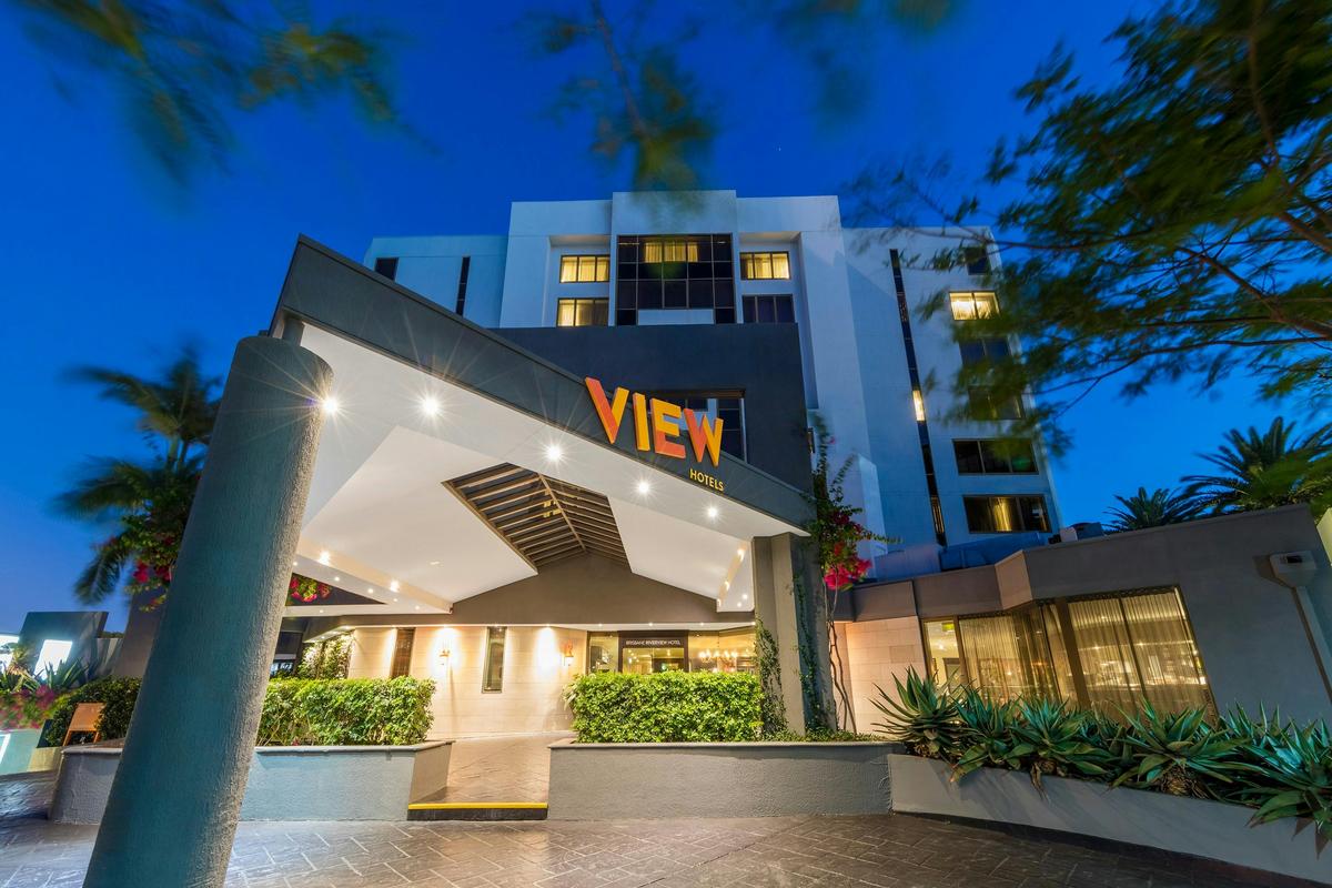 Brisbane Riverview Hotel at night
