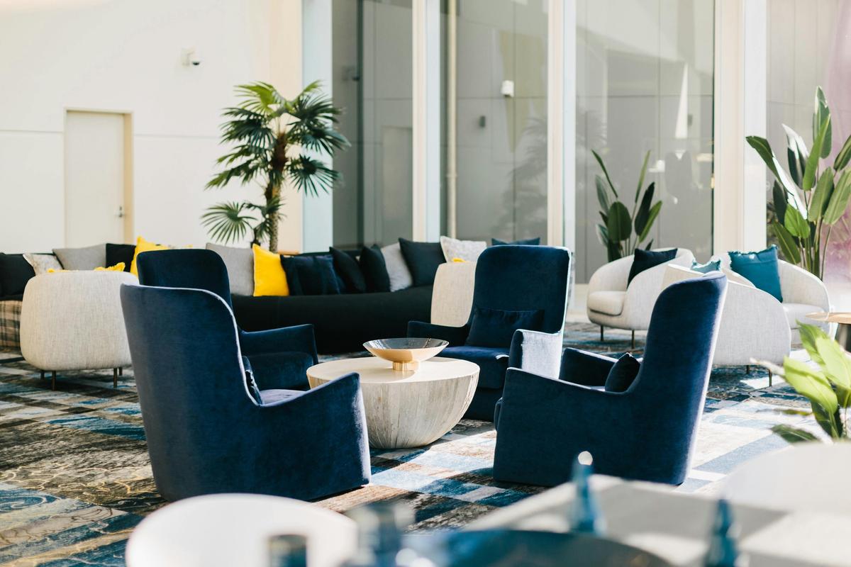 Lobby lounge