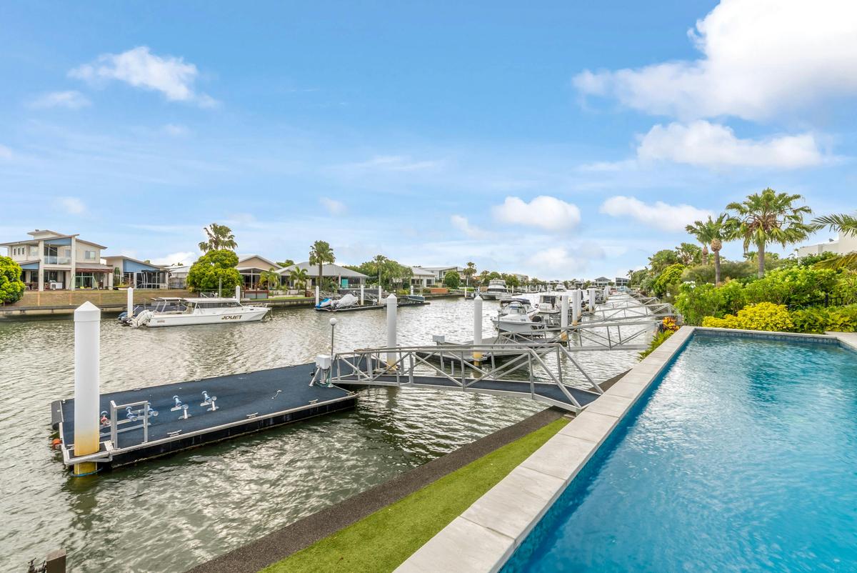 Pool and pontoon